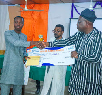 Dedras Climate Awards 2024 : Modeste Tolouwa-Nanyo ADANI décroche le 3e prix dans la catégorie audiovisuel